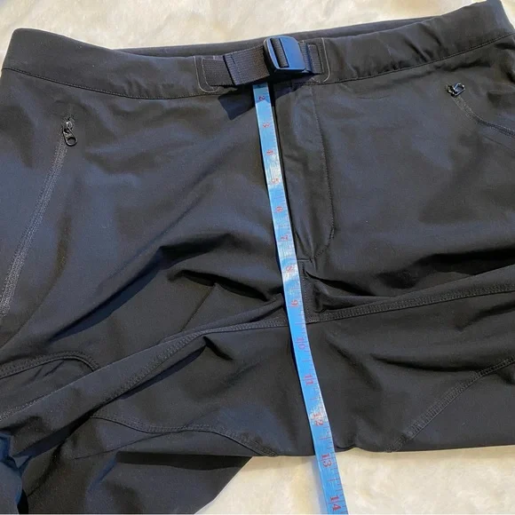 (M) Arc’teryx Men’s Hiking Pants Black Medium Hike Outdoor Windbreaker 33x32 - Picture 4 of 15